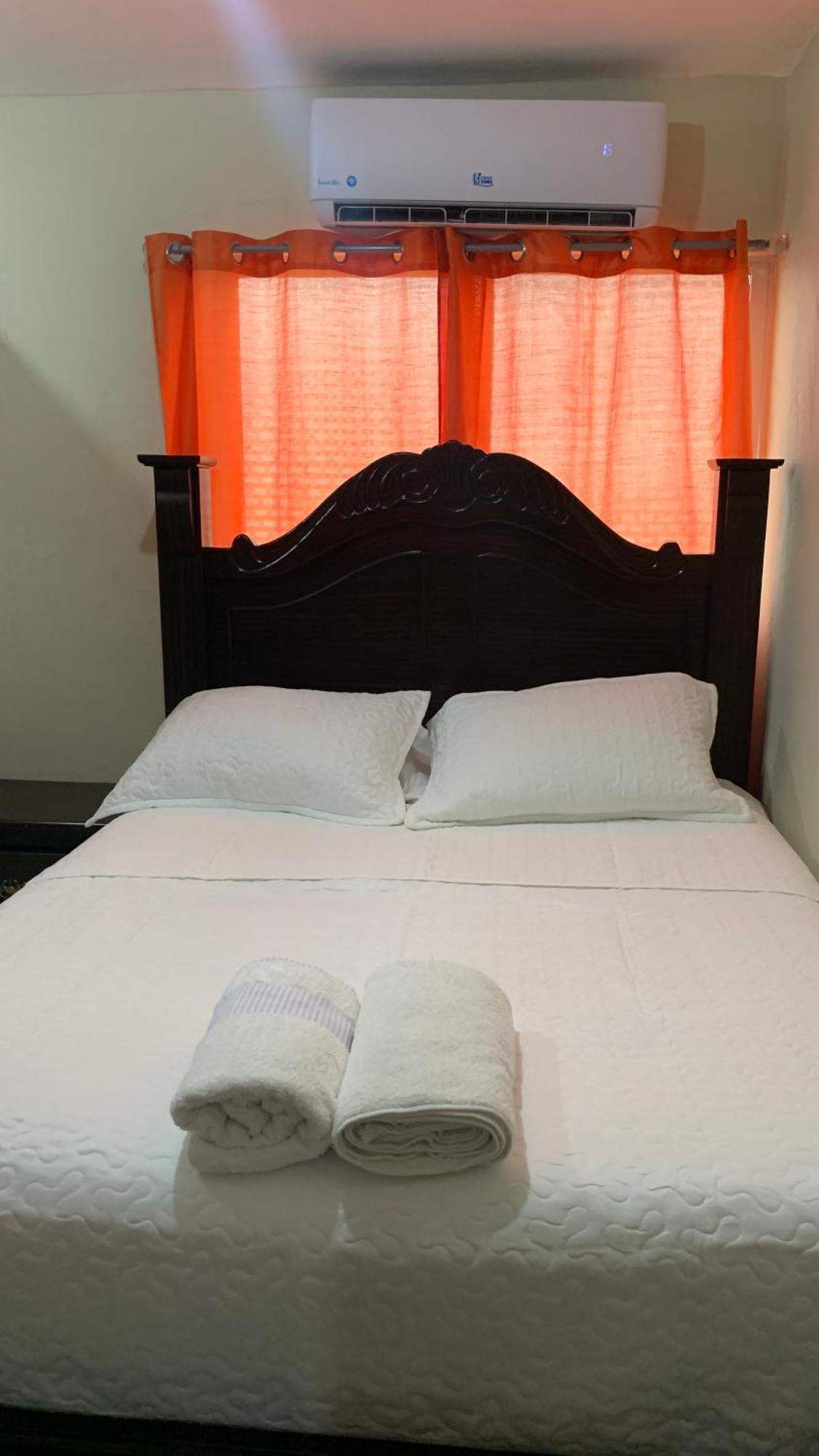 Apartahotel Dona Reyna: Convenient Santo Domingo Stay Near Las Americas Airport El Higo Exterior photo